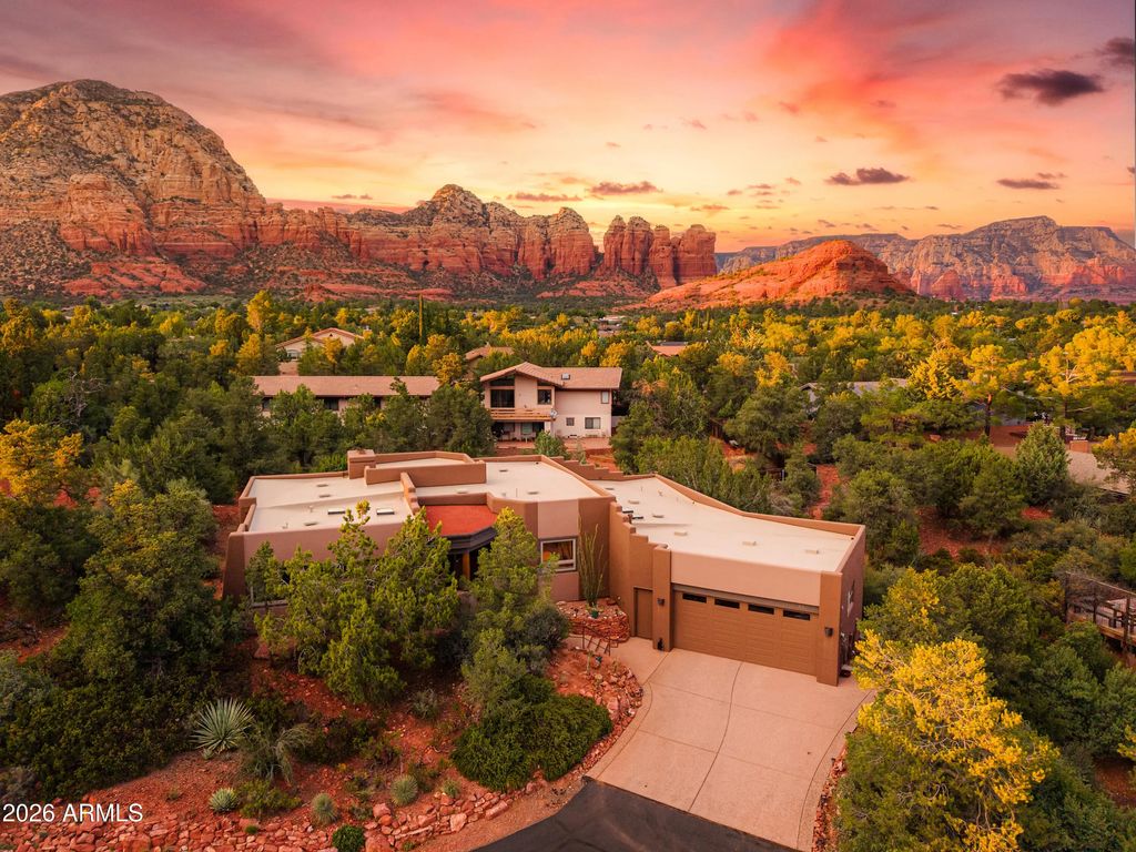 2250 E Mule Deer Road, Sedona