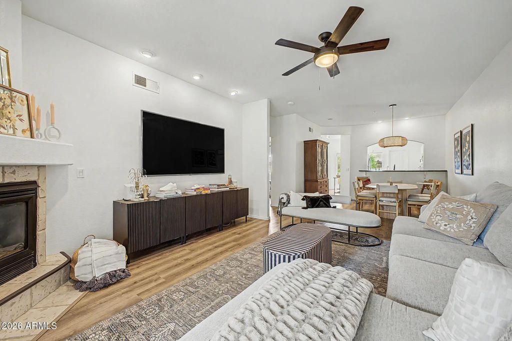 7021 E Earll Drive (unit 202), Scottsdale