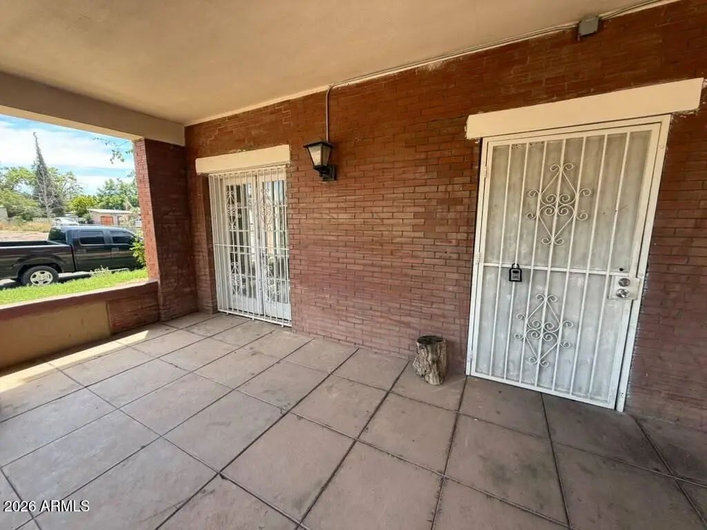 1165 E 10th Street (unit 2), Douglas