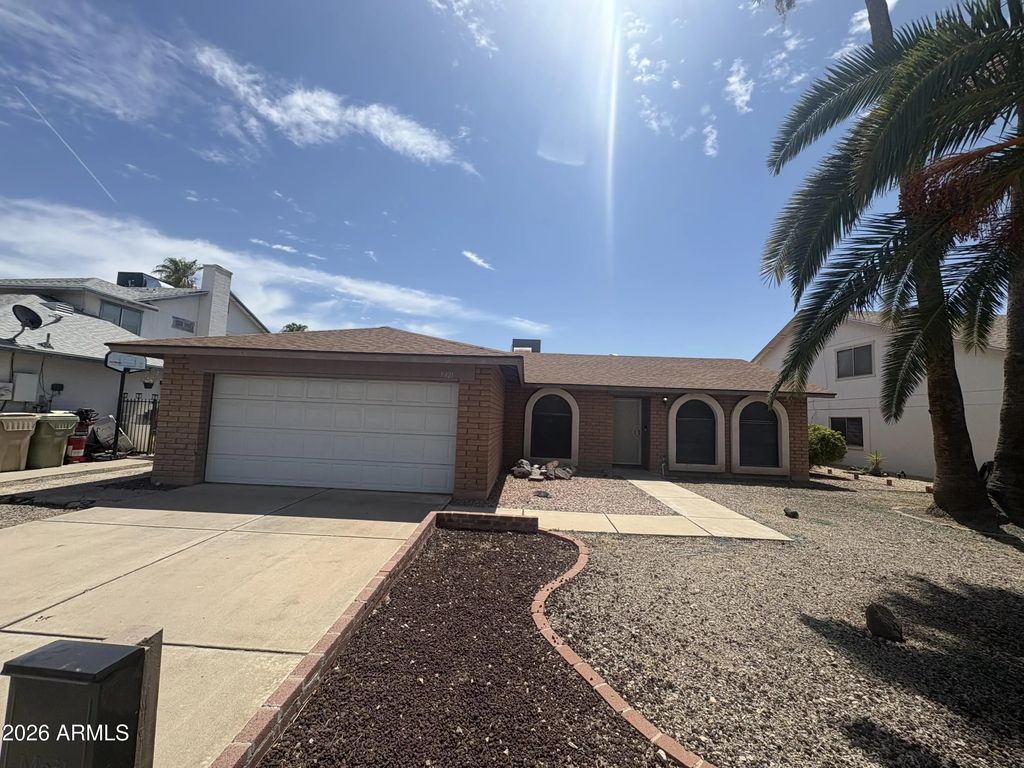 5321 W Riviera Drive, Glendale