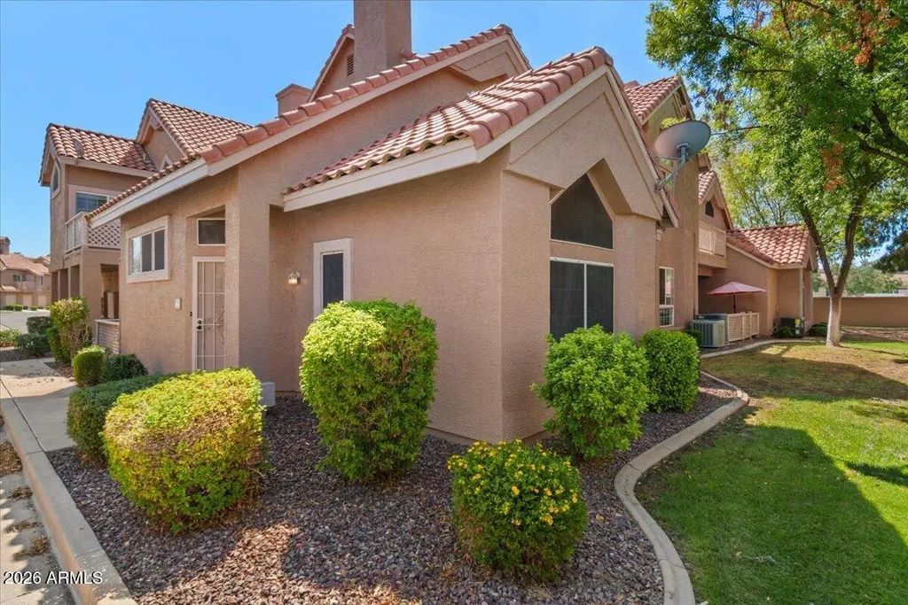 1633 E Lakeside Drive (unit 76), Gilbert
