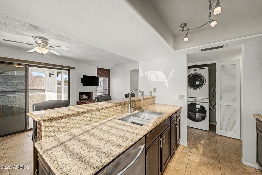 7502 E Thomas Road (unit 301), Scottsdale
