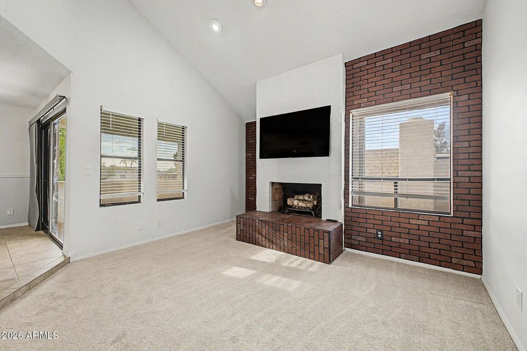 7502 E Thomas Road (unit 301), Scottsdale