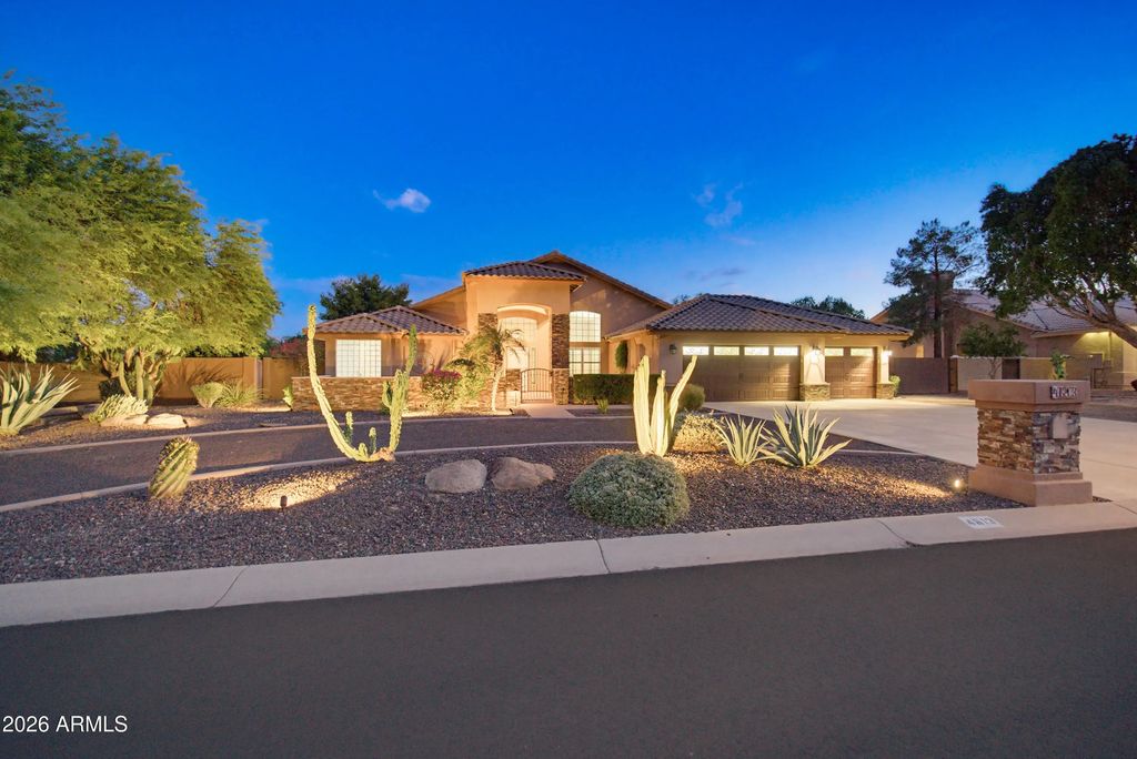 4613 W Desert Hollow Drive, Phoenix