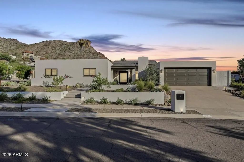2221 E Nicolet Avenue, Phoenix