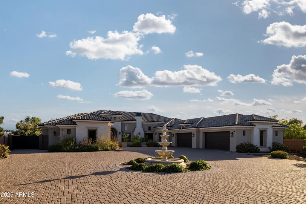 1011 E Kingbird Place, Chandler