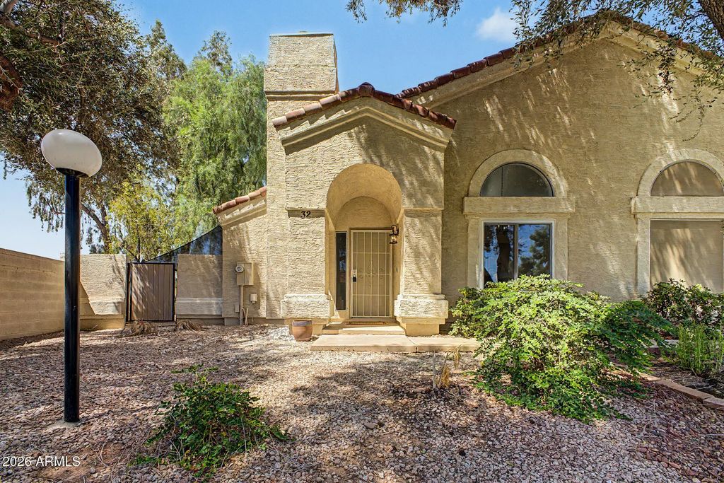 1111 W Summit Place (unit 32), Chandler
