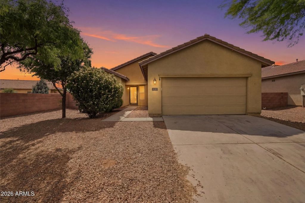 2090 W Cave Cotton Loop, Benson