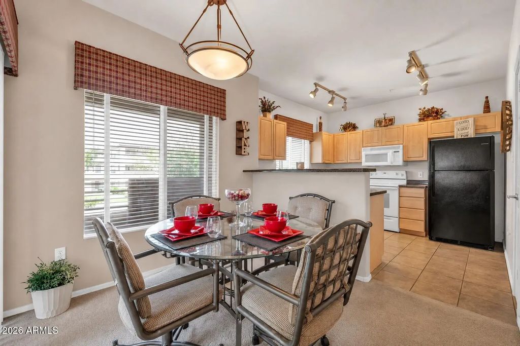 7401 W Arrowhead Clubhouse Drive (unit 2067), Glendale