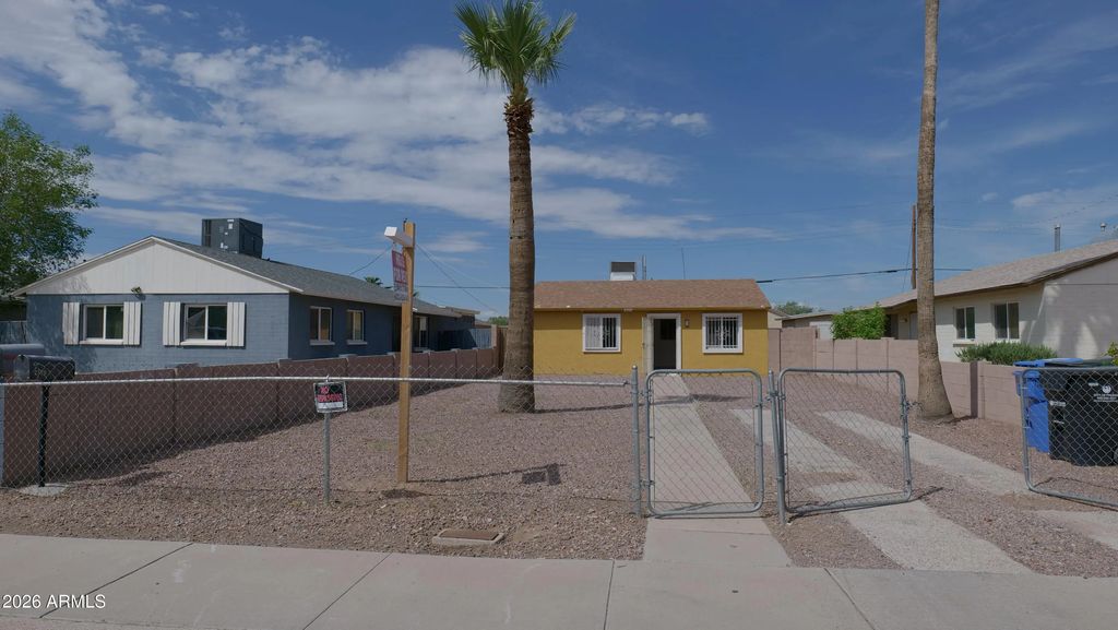 2520 E Chipman Road, Phoenix