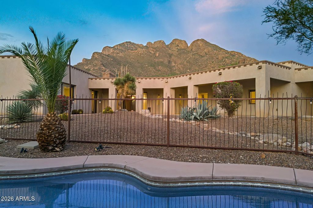 8755 N Sunnyslope Drive, Tucson