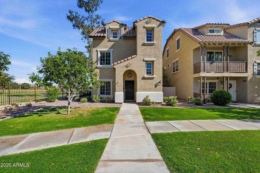 5612 S 21st Place, Phoenix