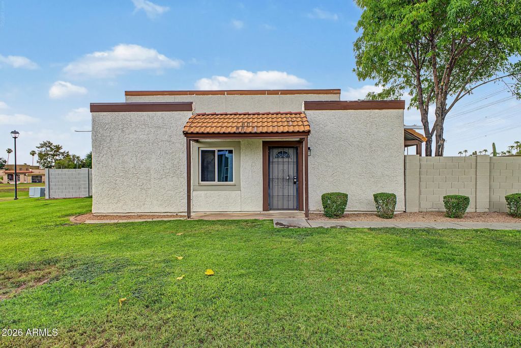 952 E Diamond Drive, Tempe