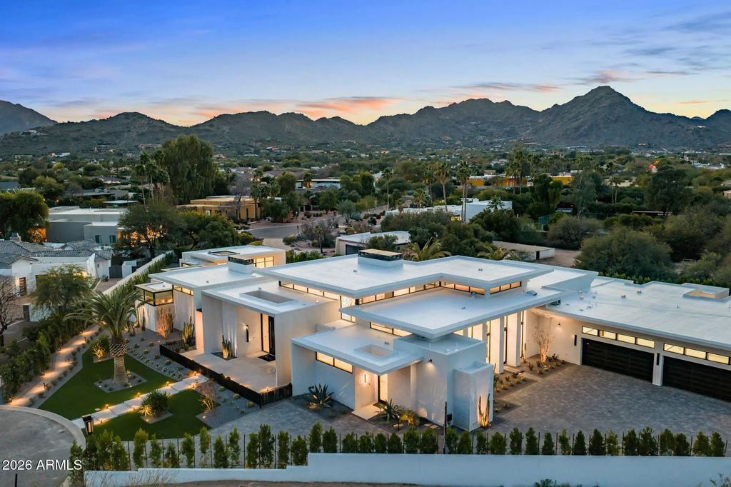 6900 E Belmont Avenue, Paradise Valley