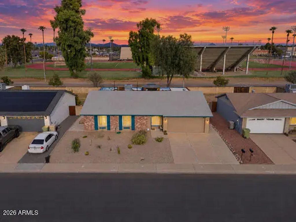 9425 N 63rd Drive, Glendale