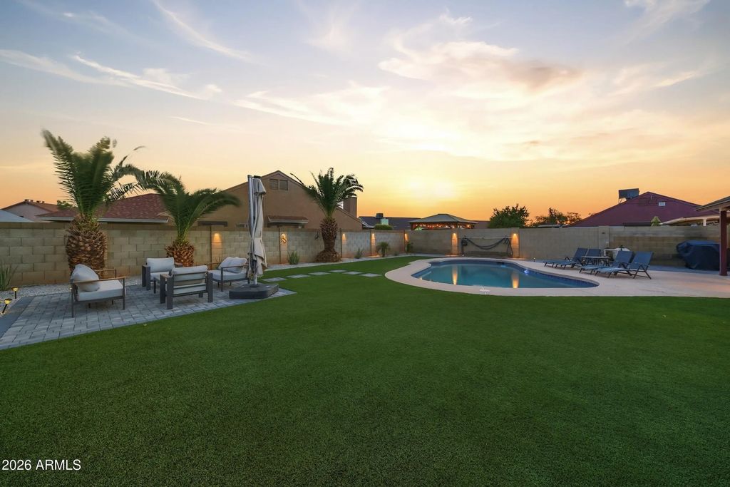 10007 W Meadowbrook Avenue, Phoenix