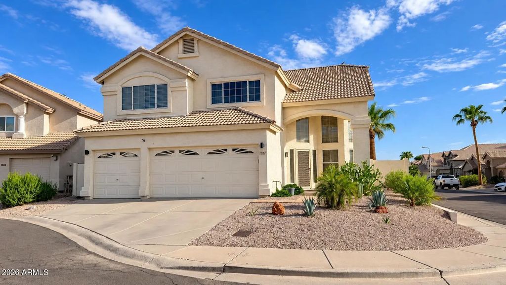1327 E Hiddenview Drive, Phoenix