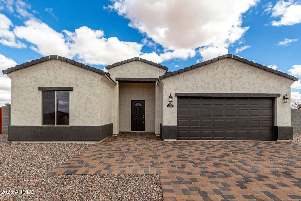 4065 N Monarch Drive, Eloy