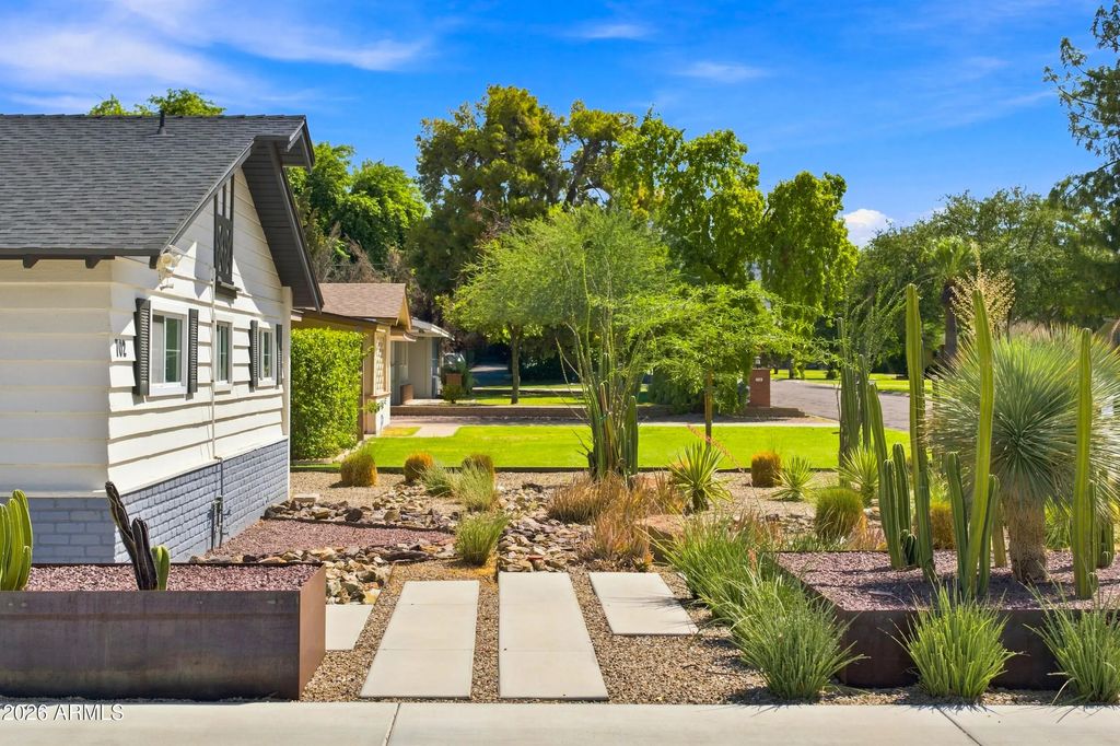 702 E Desert Park Lane, Phoenix