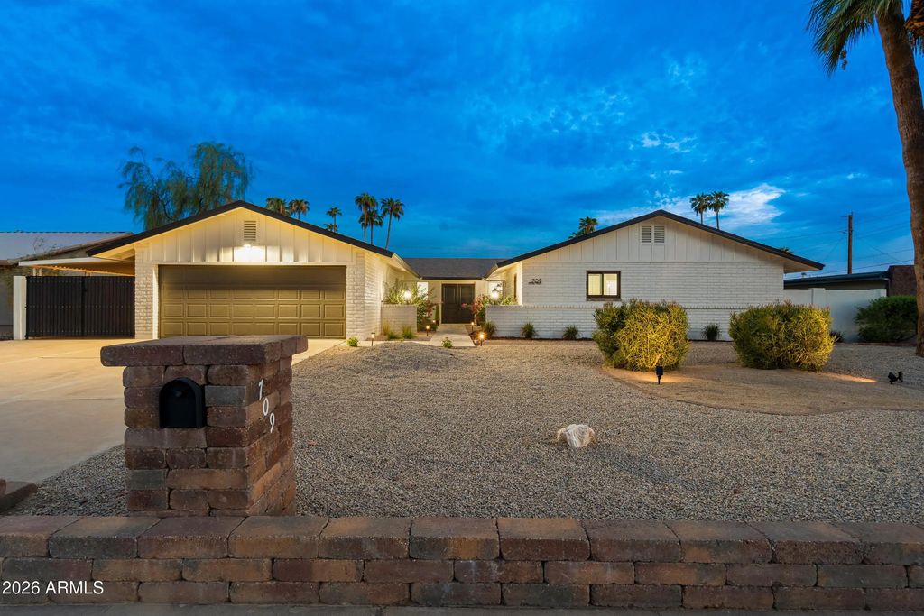 709 E Royal Palm Road, Phoenix