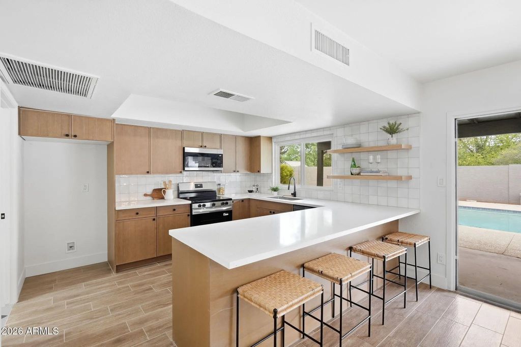 5216 W Desert Cove Avenue, Glendale