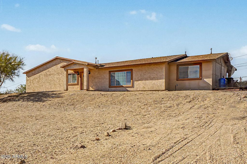 2402 W Roughrider Road, New River
