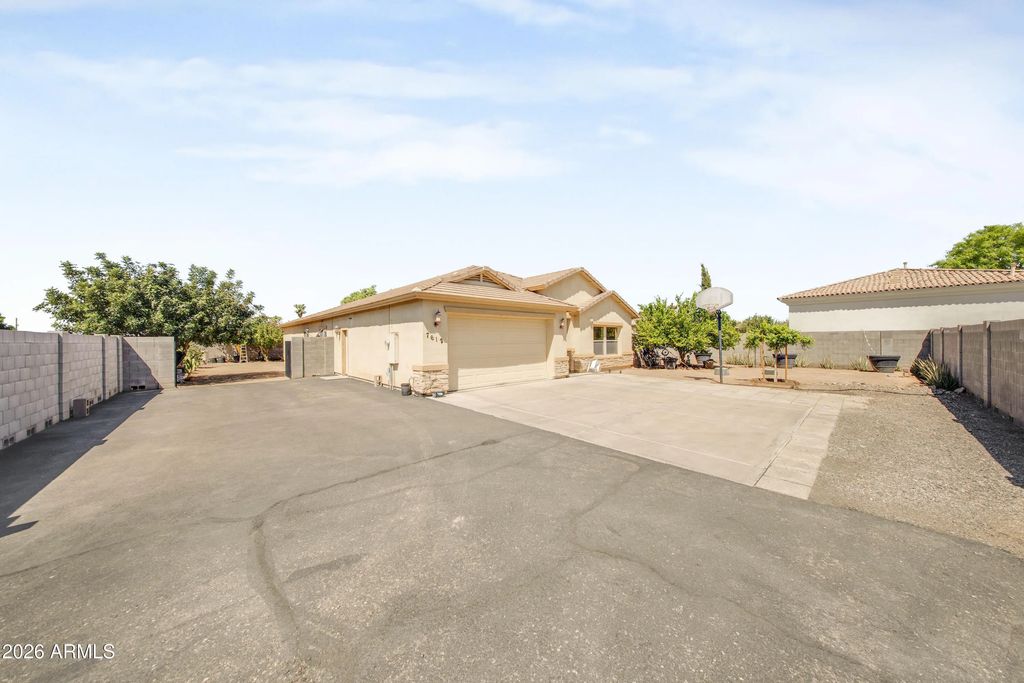 7612 N 81st Lane, Glendale
