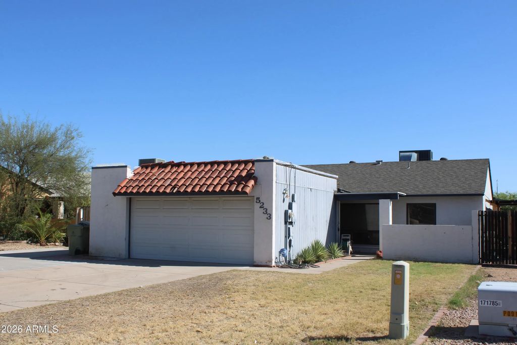 5233 W Mountain View Road, Glendale
