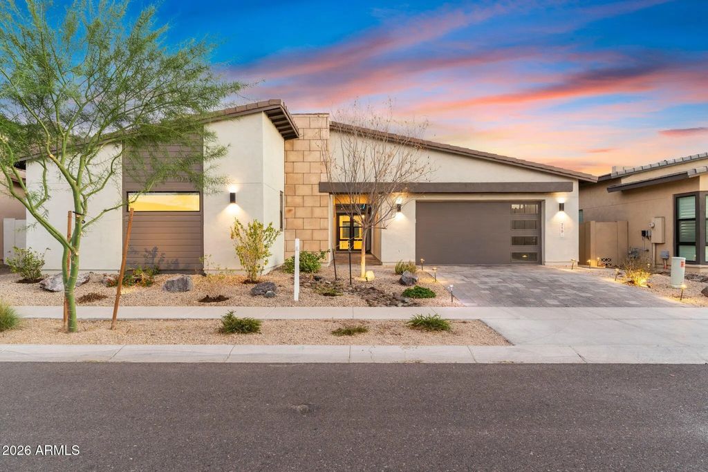719 E Summerside Road, Phoenix