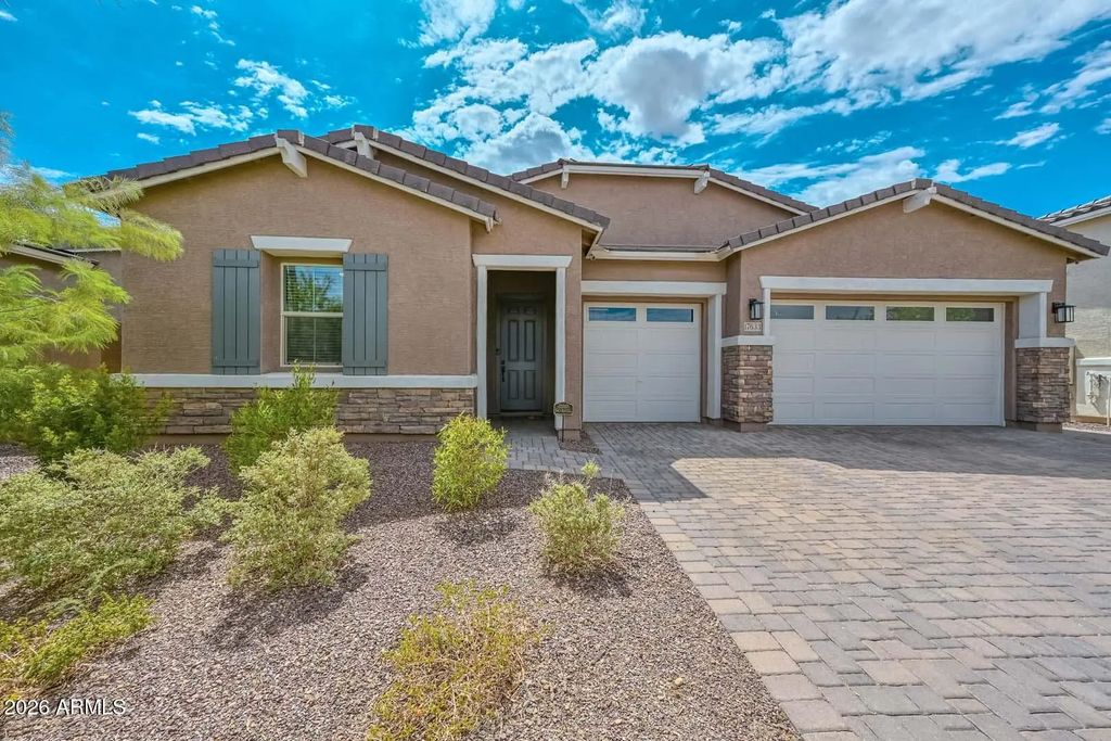 17633 W Running Deer Trail, Surprise