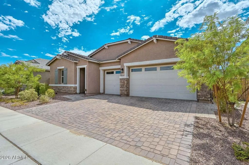 17633 W Running Deer Trail, Surprise