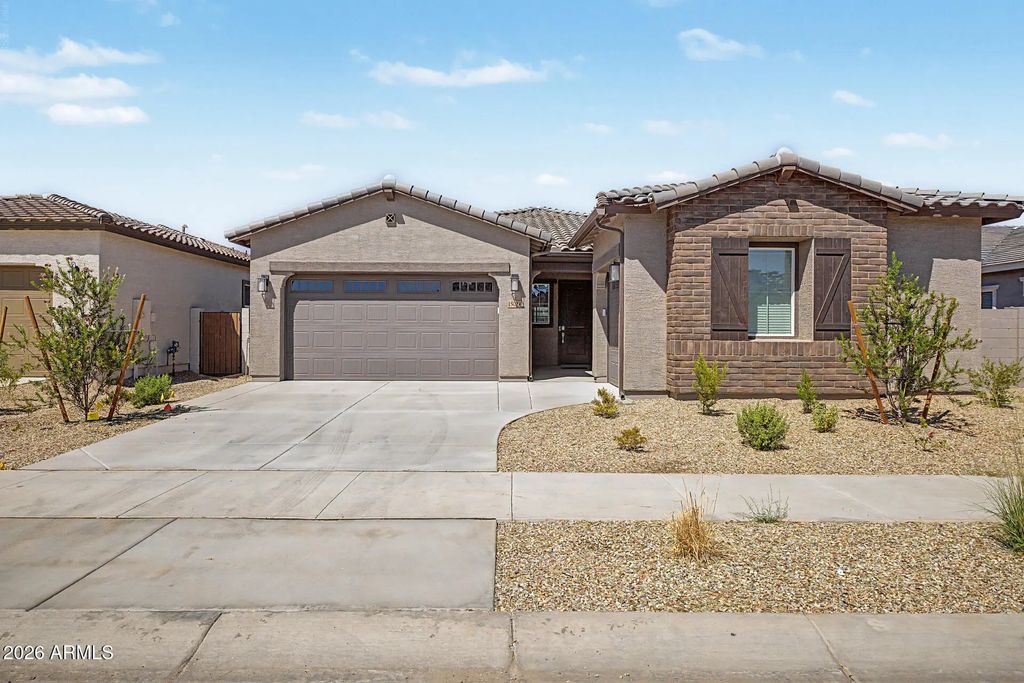 15024 W Desert Hollow Drive, Surprise