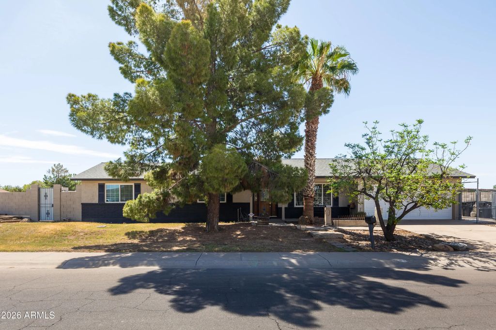 8607 W Earll Drive, Phoenix