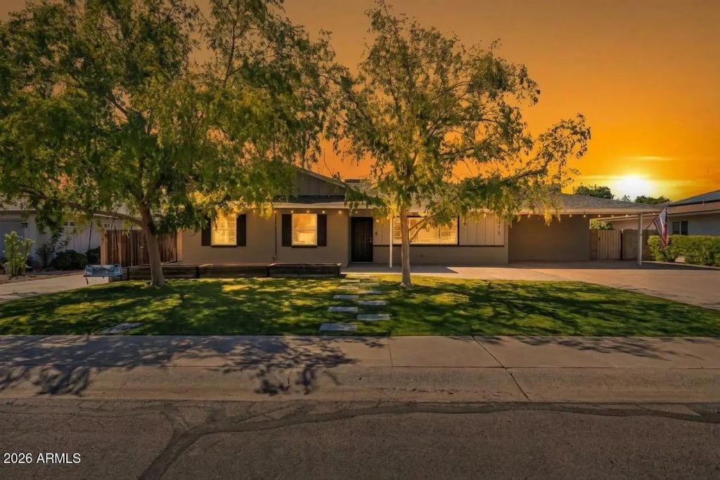 8215 E Cambridge Avenue, Scottsdale