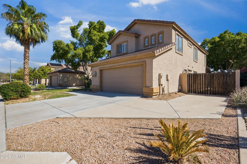 6775 W Monona Drive, Glendale