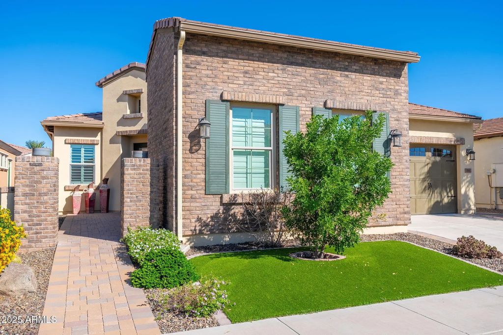 56 E Camellia Way, Queen Creek