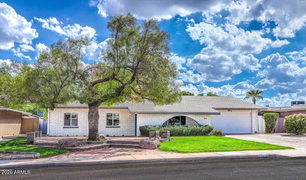 8637 E Camelback Road, Scottsdale
