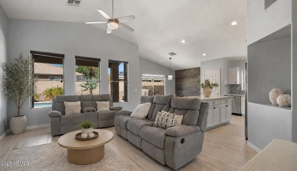 3510 W Quail Track Drive, Phoenix