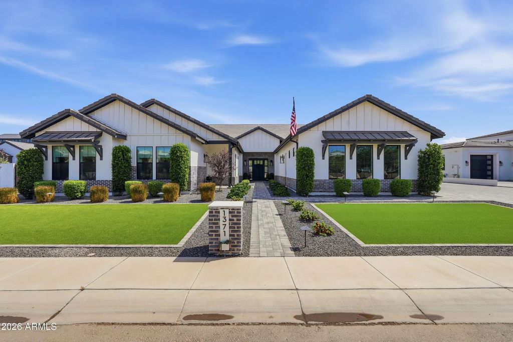 1371 E Kingbird Place, Chandler