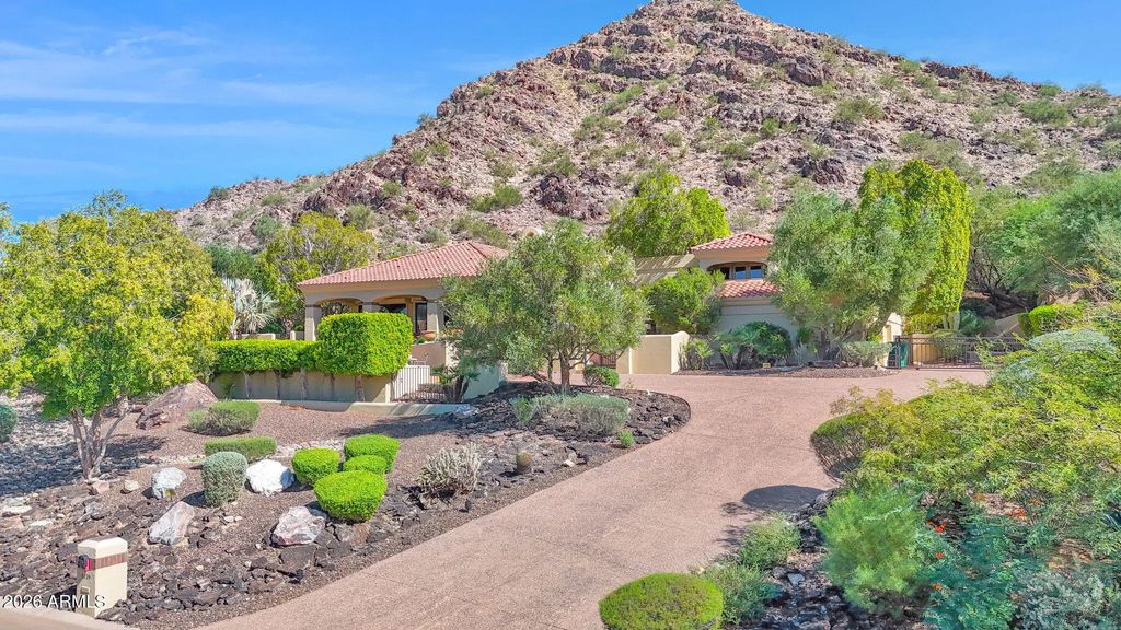 8129 N 54th Street N, Paradise Valley