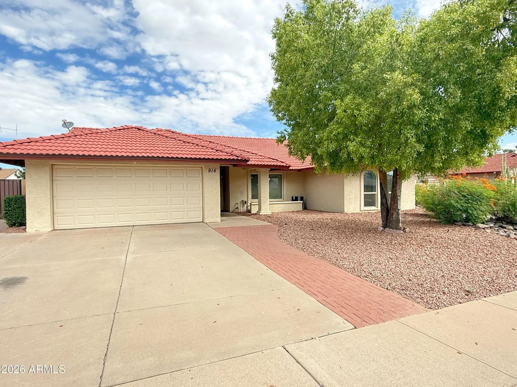 916 W Strahan Drive, Tempe