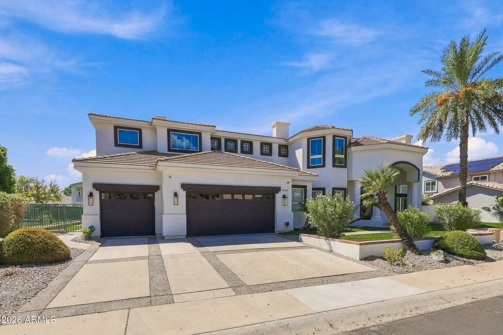 5881 W Del Lago Circle, Glendale