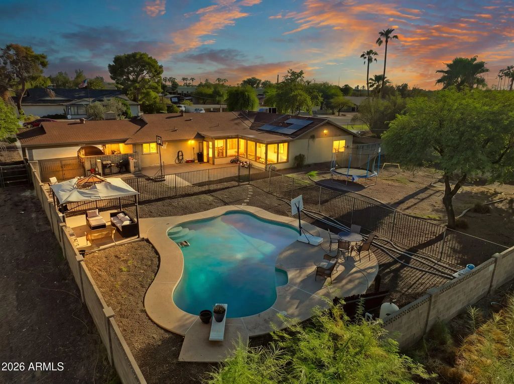 7330 W Angela Drive, Glendale