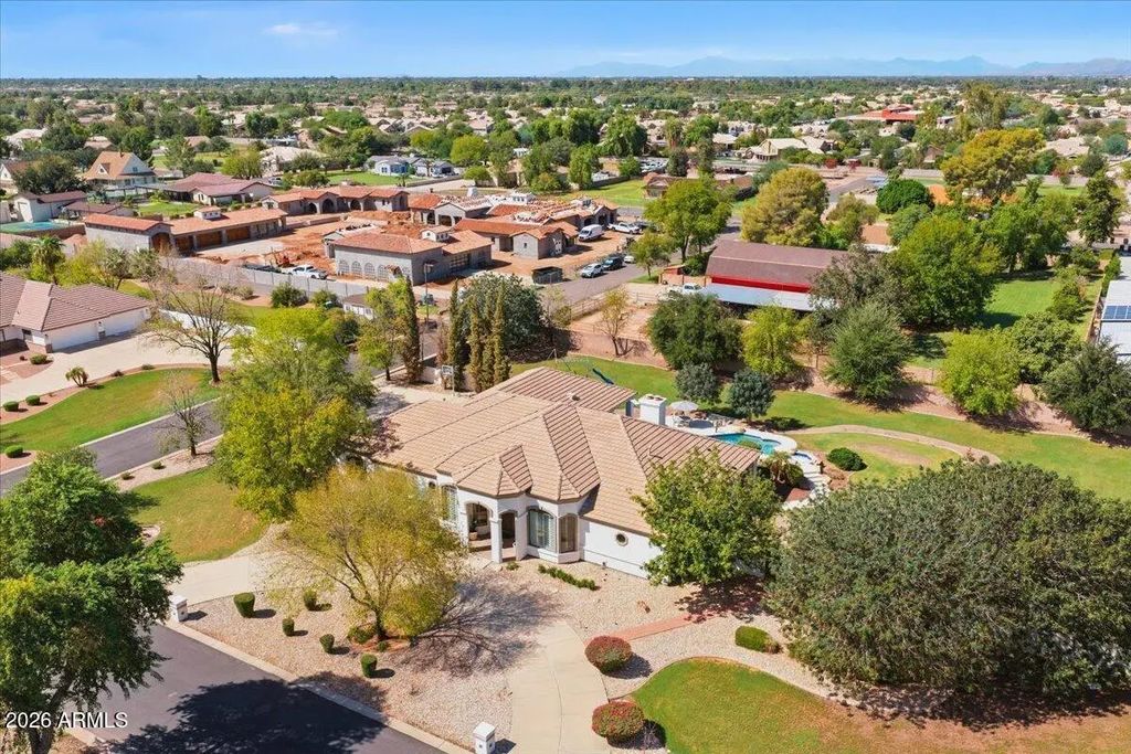 176 S Equestrian Court, Gilbert