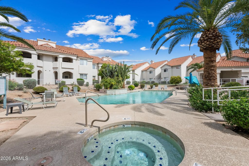 10401 N 52nd St -- (unit 126), Paradise Valley