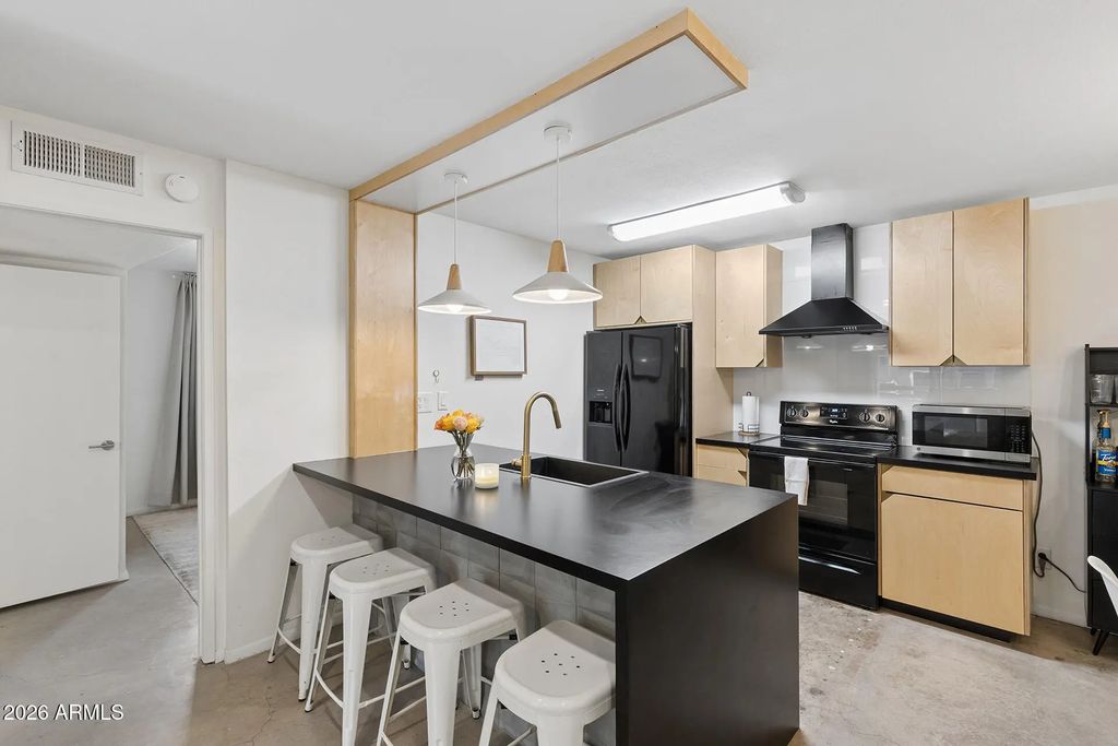 5525 E Thomas Road (unit R9), Phoenix