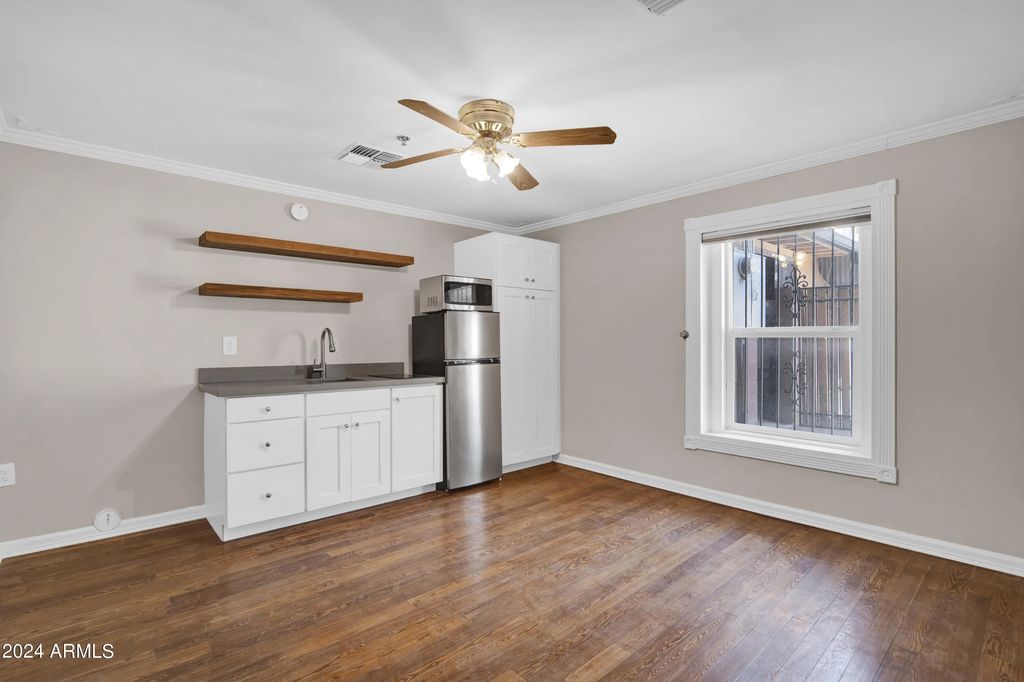 5753 W Glendale Avenue (unit Apt 105), Glendale