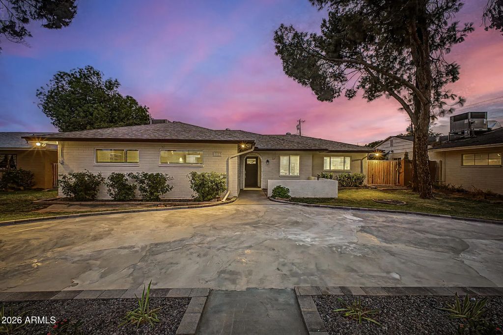 1813 W Earll Drive, Phoenix