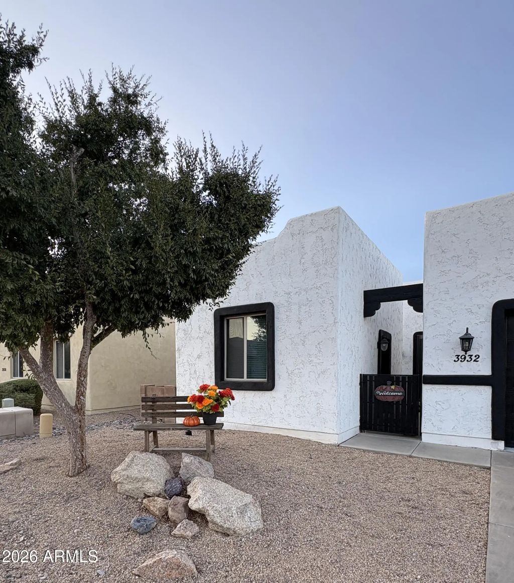 3932 W Salter Drive, Glendale