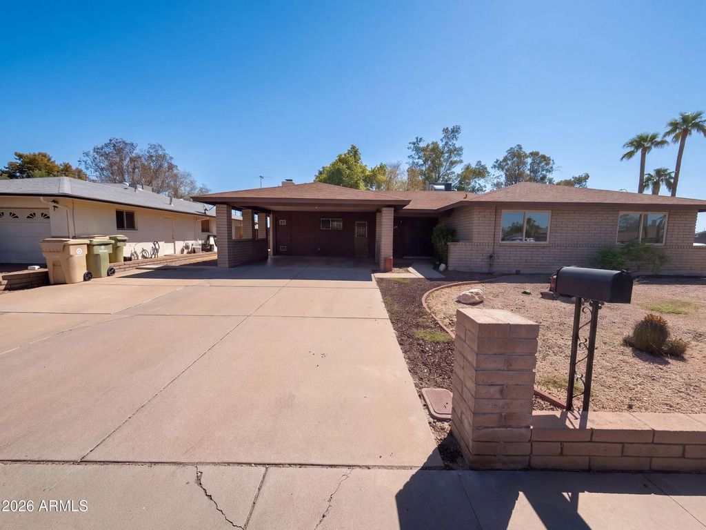 8301 N 47th Drive, Glendale